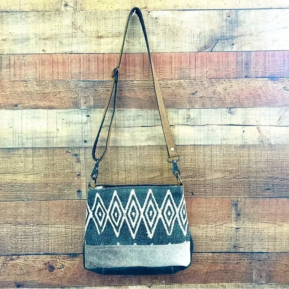 NWOT Myra Azure Printed Upcycled Canvas & Cowhide Leather Shoulder Bag - Picture 3 of 14